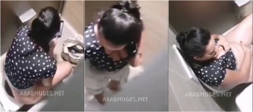 بيصور اخته وهي في الحمام بتلبع في كسها وتضرب سبعة ونص